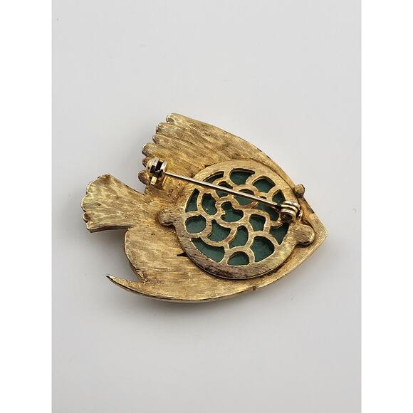 Vintage Gold Tone Fish Brooch Textured Green Glass Cabochon 1.75 Inch - Picture 5 of 5